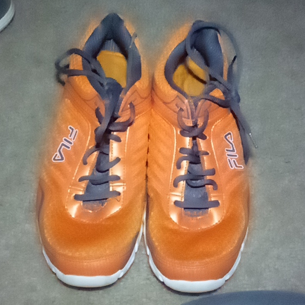 Men's tennis shoes